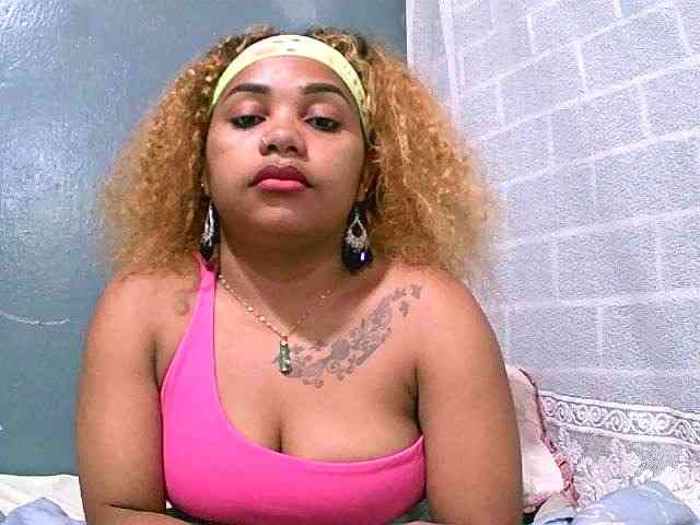 Monica1612 webcam