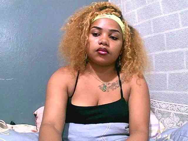 Monica1612 webcam