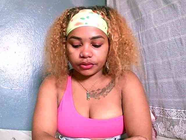 Monica1612 webcam