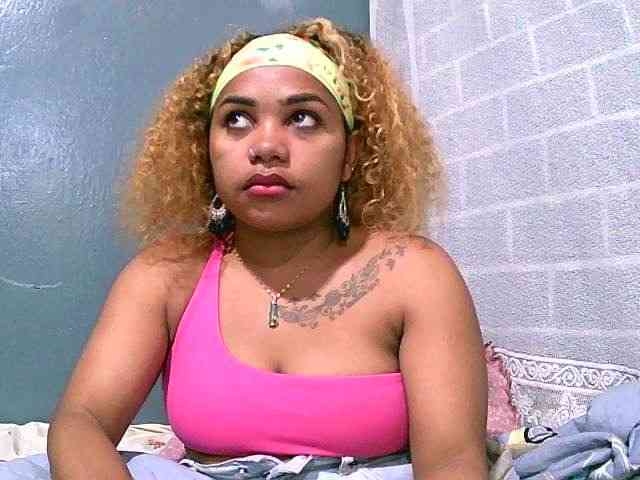 Monica1612 webcam