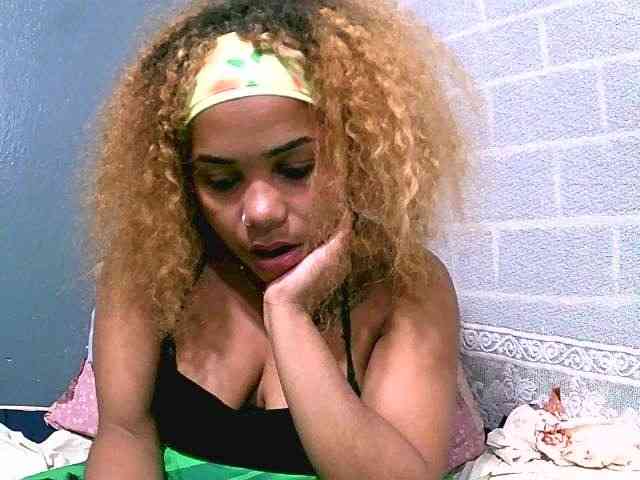 Monica1612 webcam