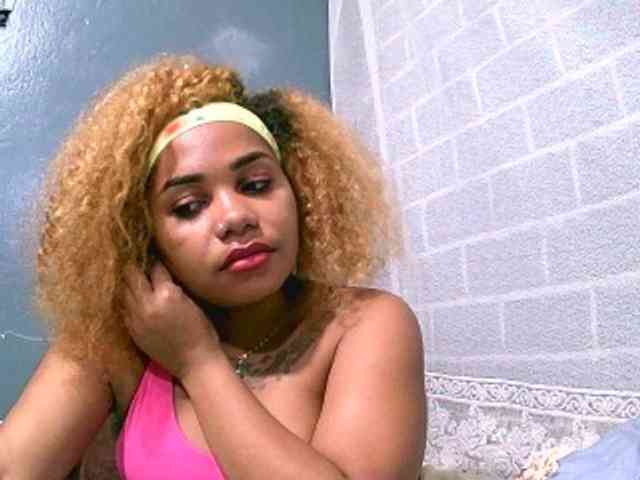 Monica1612 webcam