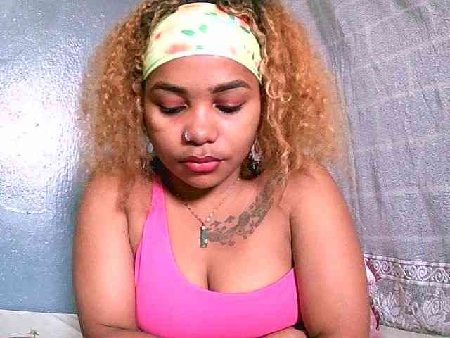 Monica1612 webcam
