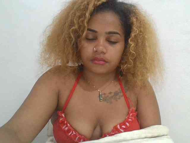 Monica1612 webcam