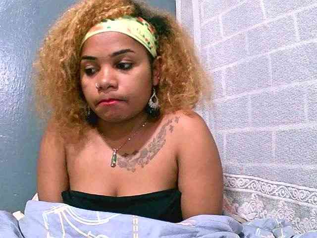 Monica1612 webcam