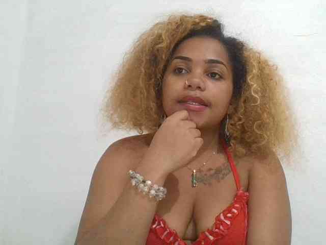Monica1612 webcam