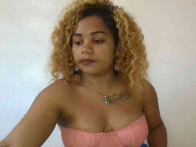 Monica1612 webcam