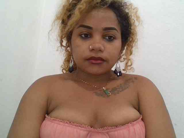 Monica1612 webcam