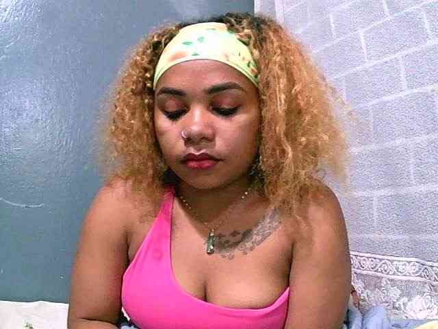 Monica1612 webcam