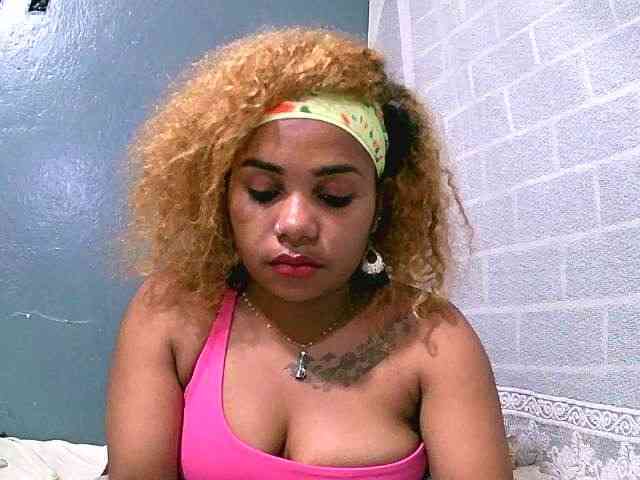 Monica1612 webcam