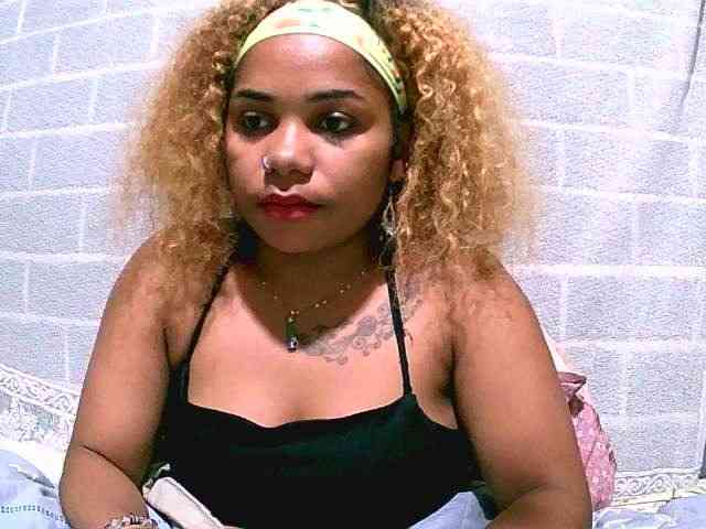 Monica1612 webcam