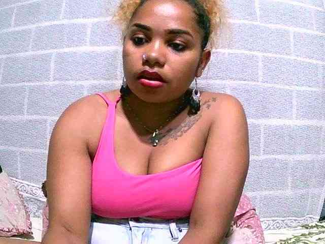 Monica1612 webcam