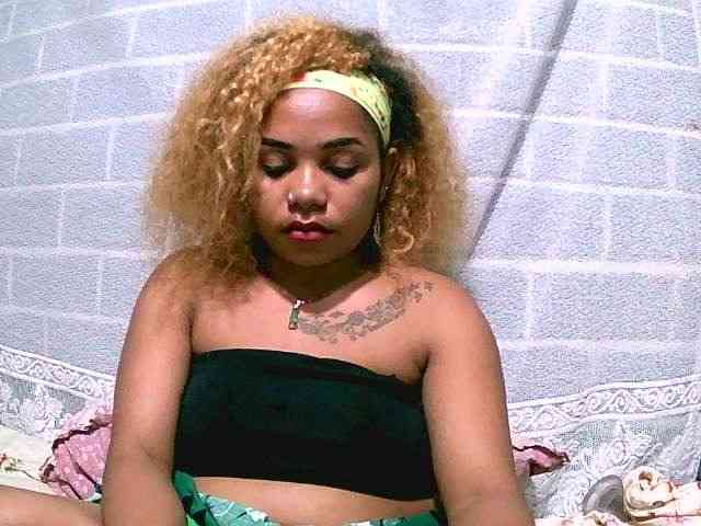 Monica1612 webcam