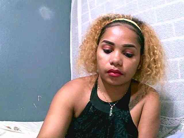 Monica1612 webcam