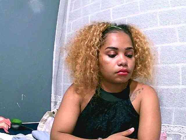 Monica1612 webcam