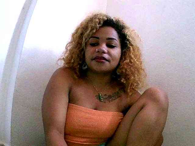 Monica1612 webcam