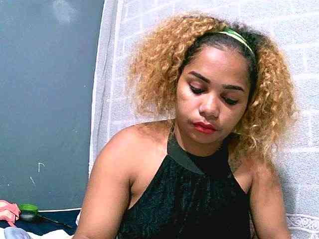 Monica1612 webcam