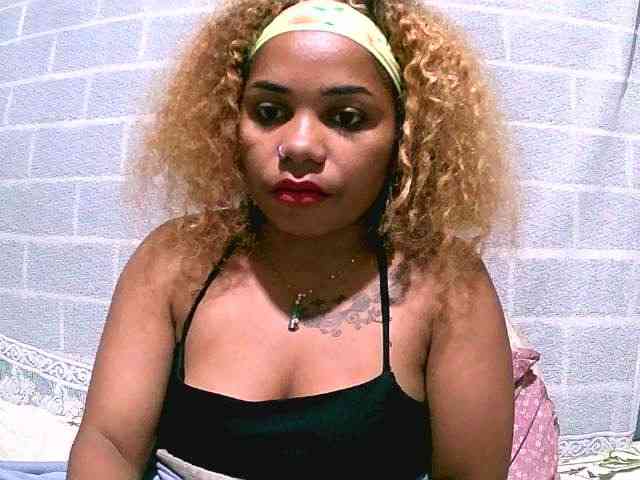 Monica1612 webcam