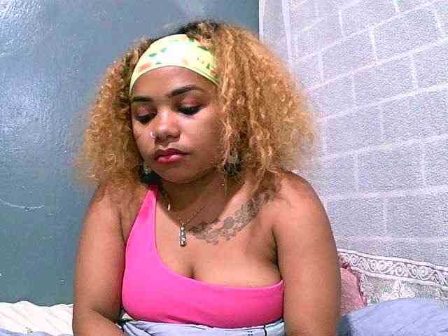 Monica1612 webcam