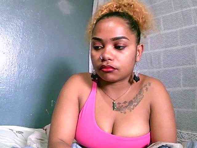 Monica1612 webcam