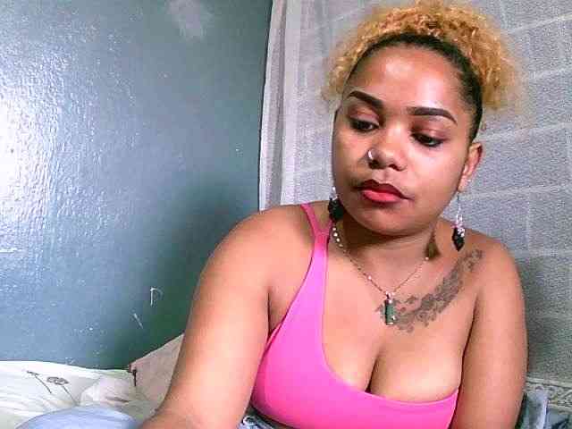 Monica1612 webcam