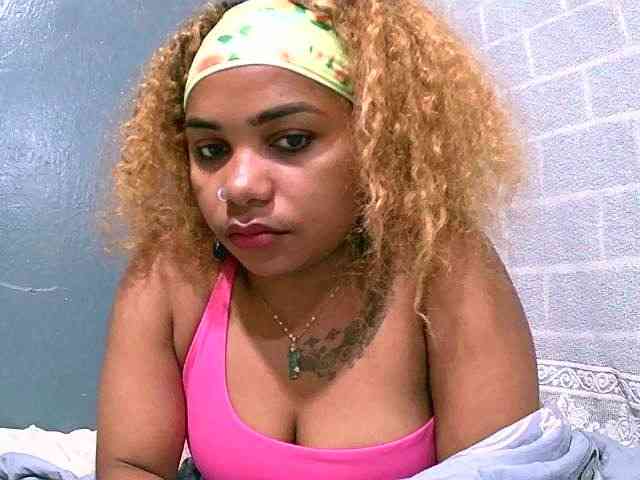 Monica1612 webcam