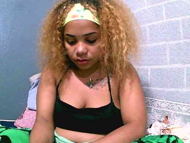 Monica1612 webcam