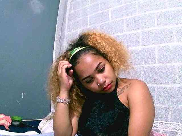 Monica1612 webcam