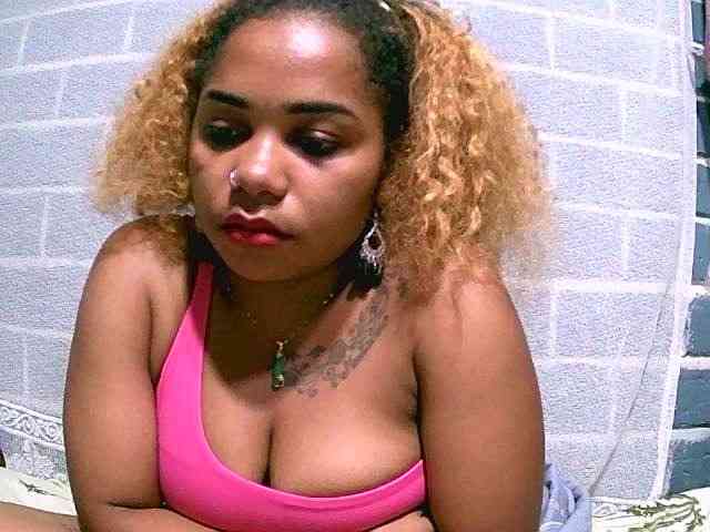 Monica1612 webcam