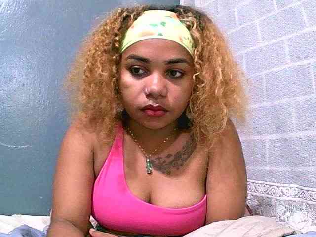 Monica1612 webcam
