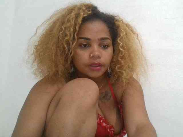 Monica1612 webcam