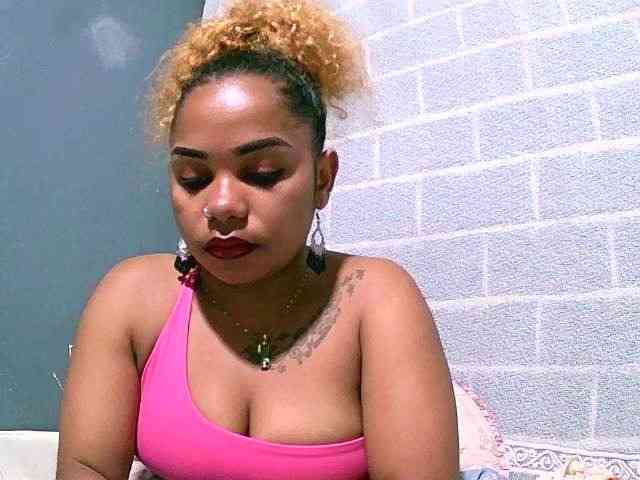 Monica1612 webcam