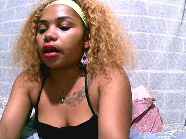 Monica1612 webcam