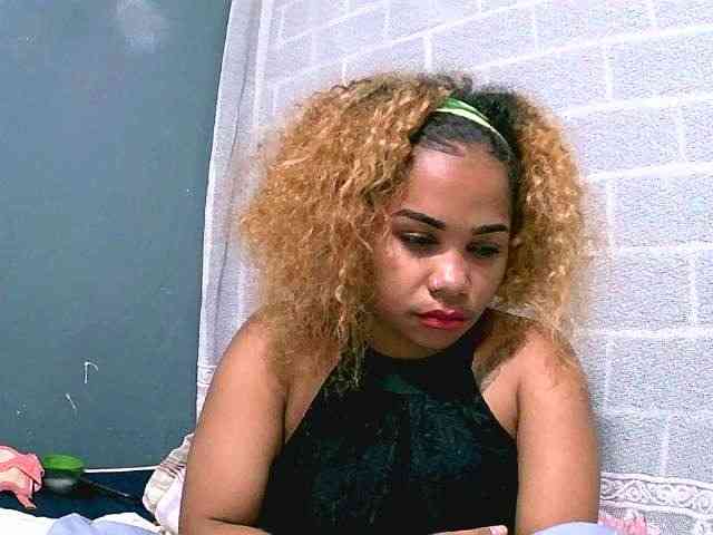 Monica1612 webcam