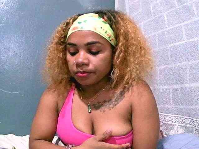 Monica1612 webcam