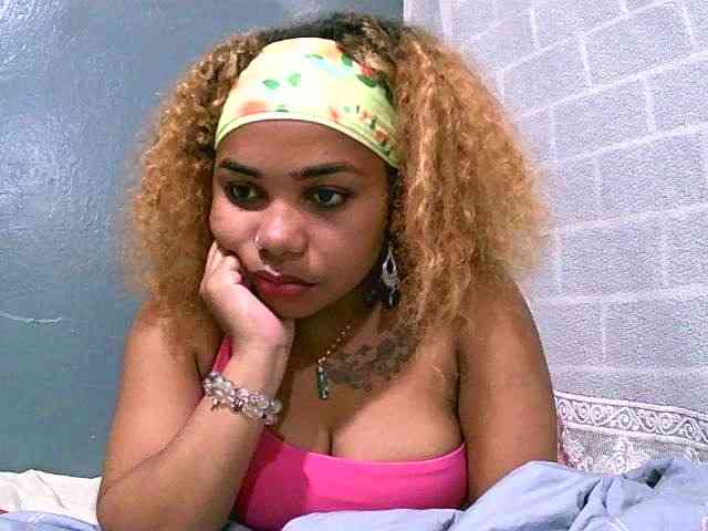 Monica1612 webcam