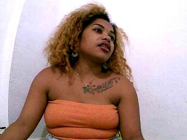 Monica1612 webcam