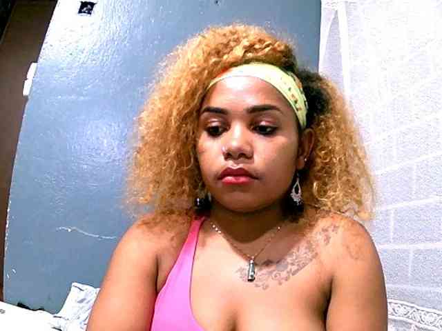 Monica1612 webcam