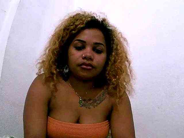 Monica1612 webcam
