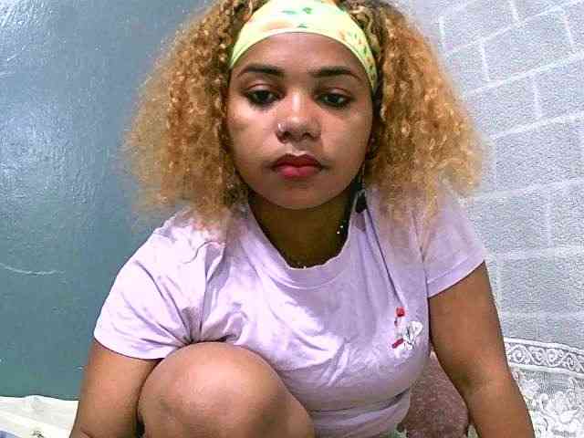 Monica1612 webcam