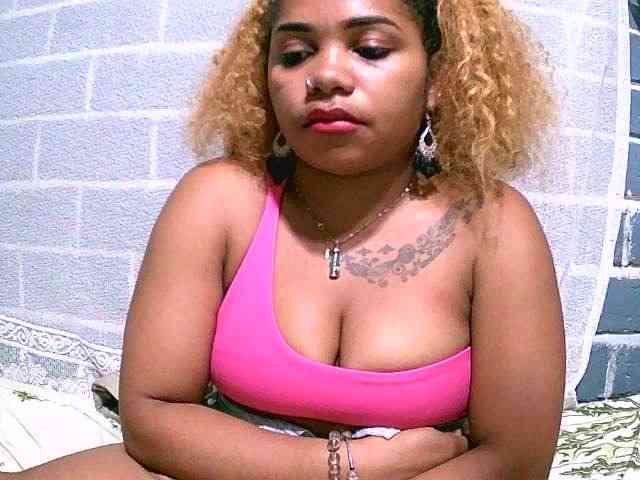 Monica1612 webcam