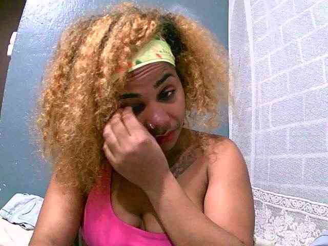 Monica1612 webcam