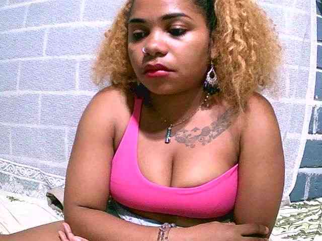 Monica1612 webcam