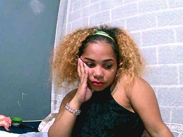 Monica1612 webcam