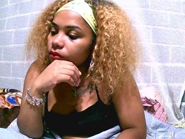 Monica1612 webcam