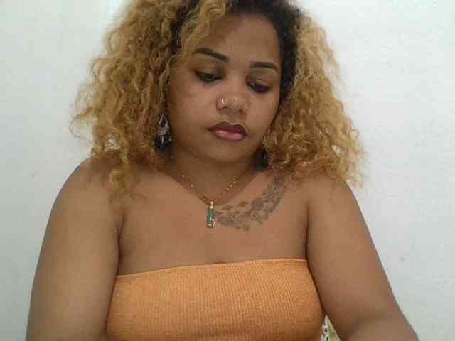 Monica1612 webcam