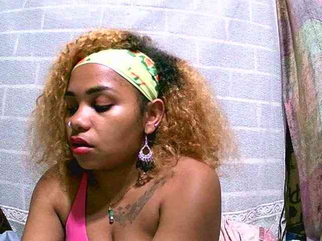 Monica1612 webcam