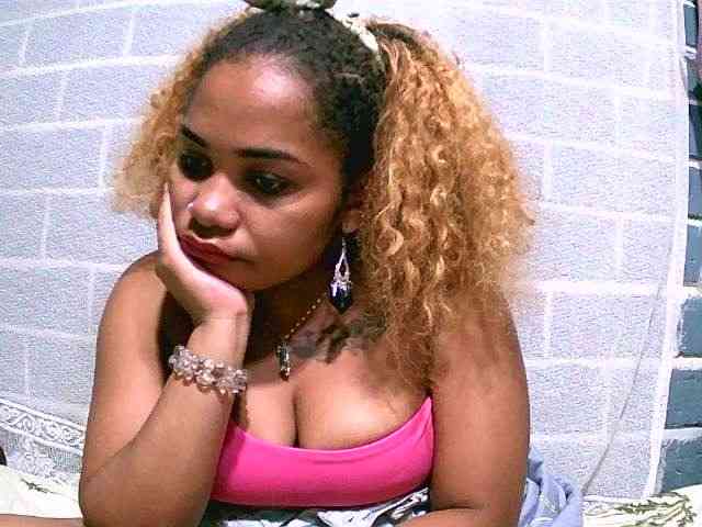 Monica1612 webcam