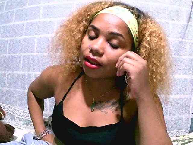 Monica1612 webcam