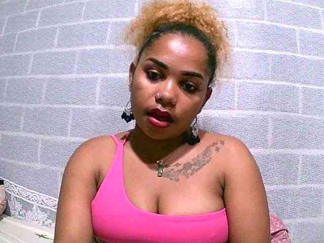 Monica1612 webcam